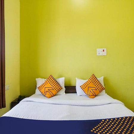 Spot On 72060 Hotel Kaushik Kakarmatha Exterior foto